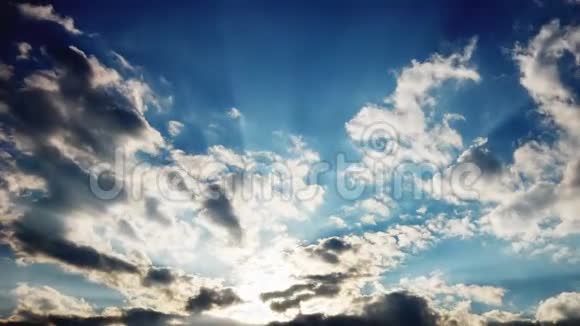 蓝天晴空美丽的云视频的预览图