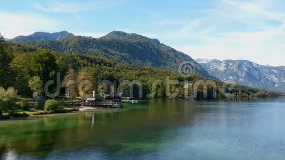 在斯洛文尼亚的Bohinj湖的风景如画夏日风景视频的预览图