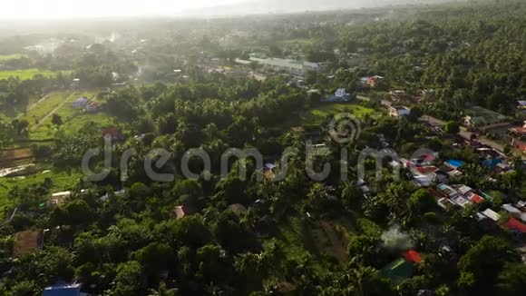 亚洲小镇清晨鸟瞰索索贡市卢松菲律宾视频的预览图