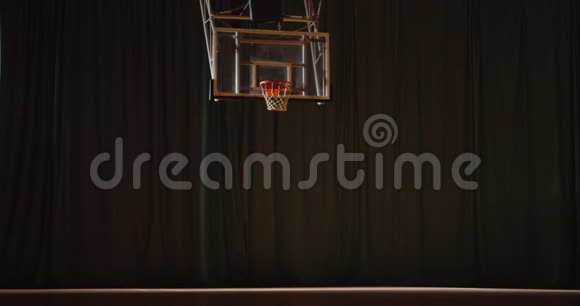 篮球馆夜夜空视频的预览图
