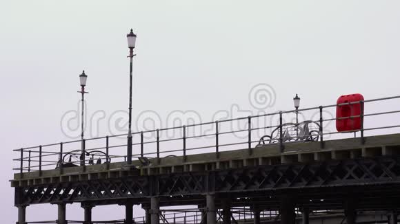 南端码头末端的低角度视图视频的预览图