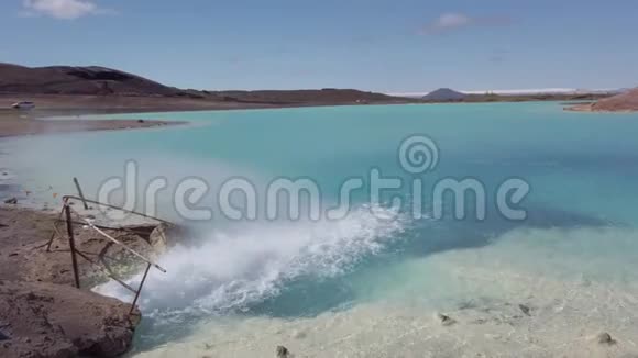 冰岛HverirMyvatn地热区的蓝湖视频的预览图