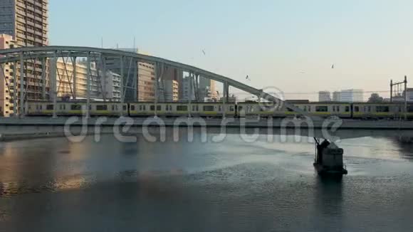 东京火车横渡苏美达河桥飞升日本建立射击视频的预览图