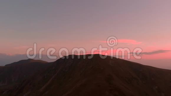 喀尔巴阡山脉美丽的日落视频的预览图