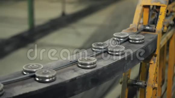 钢筋和钢筋网焊接用大型工业机械的紧辊用于混凝土加固众议院视频的预览图