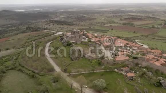 葡萄牙卡斯特洛罗德里戈无人机历史建筑鸟瞰图视频的预览图