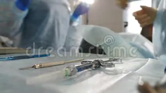 现代牙科的外科手术和口腔治疗牙科模糊治疗视频的预览图