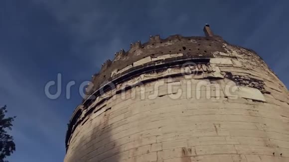 塞西莉亚梅特拉纪念碑在意大利罗马阿提卡公园相机倾斜视频的预览图