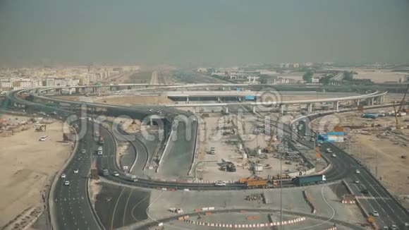 公路立交桥施工的空中拍摄阿联酋迪拜视频的预览图