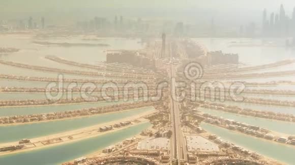 著名棕榈朱美拉人工岛的空中拍摄阿联酋迪拜视频的预览图