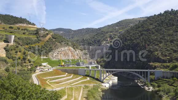 葡萄牙北部FozTua坝拦河坝景观视频的预览图