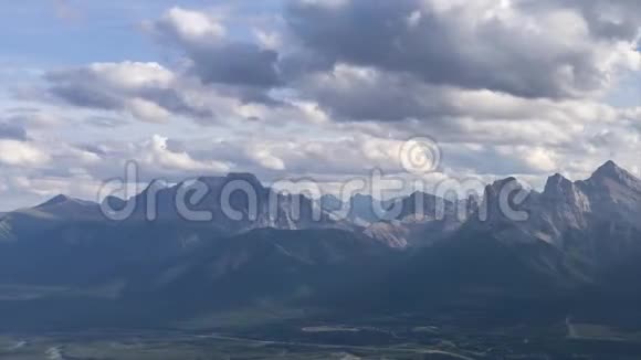 加拿大落基山脉的时间流逝视频的预览图