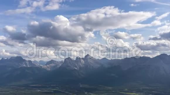 加拿大落基山脉的时间流逝视频的预览图