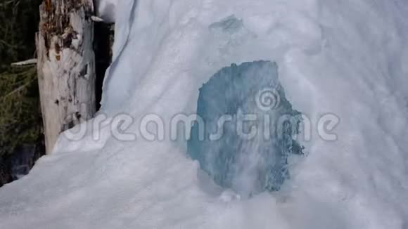 水冰洞瀑布山视频的预览图