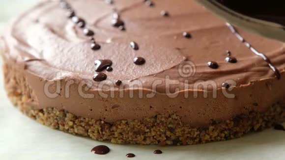 自制巧克力生纯素蛋糕健康甜点包括液态巧克力视频的预览图