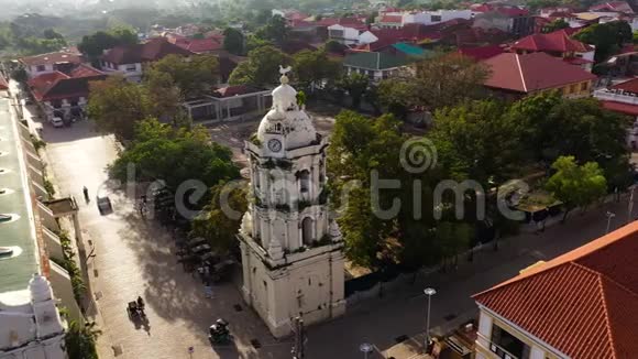 菲律宾维根市圣保罗大教堂维根大教堂的西班牙殖民钟楼视频的预览图