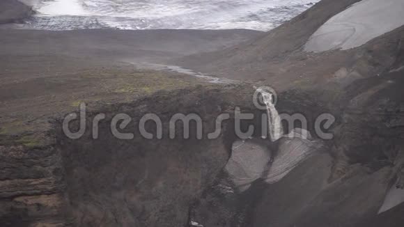 美丽的景观与冰川和瀑布在Fimvorduhals小径夏季阳光明媚的一天冰岛视频的预览图