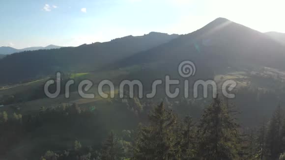 山区农村夏季景象视频的预览图