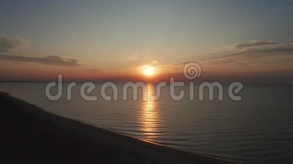 阿佐夫海上美丽日落的空中景色视频的预览图