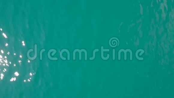 绿松石水涟漪背景视频的预览图