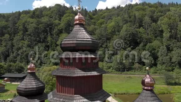 乌克兰Transcarpathia独特的木制教堂视频的预览图