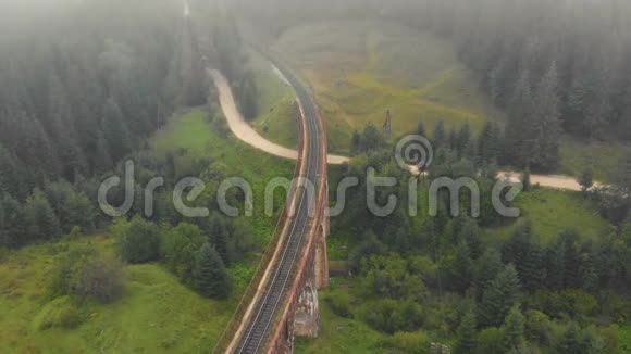 山区老铁路高架桥视频的预览图