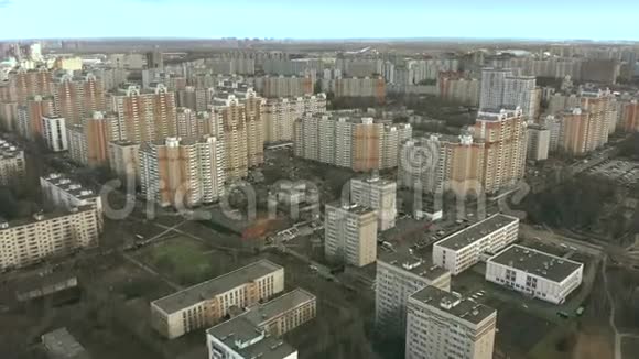俄罗斯莫斯科索伦采沃一个普通住宅区的鸟瞰图视频的预览图