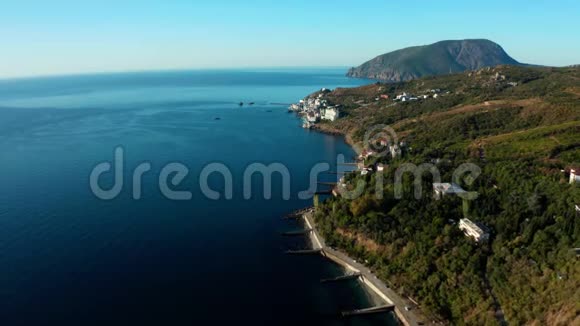 南部海岸的小型乡村度假胜地黑海夏季视频的预览图