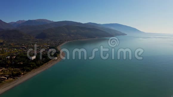 南部海岸的小型乡村度假胜地黑海夏季视频的预览图