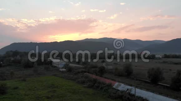 日落时的山村风景视频的预览图
