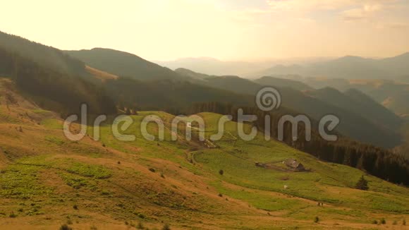 喀尔巴阡山脉夏季景观视频的预览图