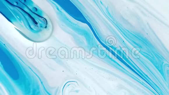 青花彩彩丙烯酸涂料神奇的表面与混沌运动液体上景宏观结构视频的预览图