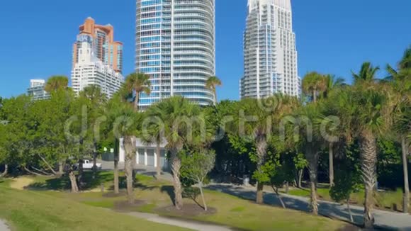 佛罗里达州迈阿密海滩有豪华公寓视频的预览图