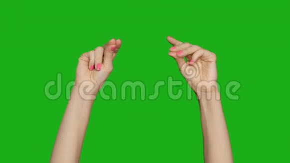 用手抓拍手指在绿色屏幕背景色度键视频的预览图