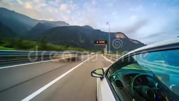 从一辆车上看过的画面意大利POV视频的预览图
