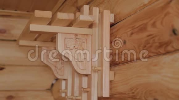 漂亮的木雕衣架视频的预览图
