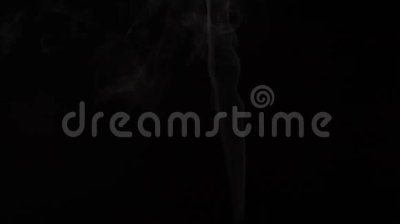 黑色背景上的蒸汽沸水壶视频的预览图