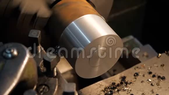 工业机械切割金属自动化加工生产线视频的预览图