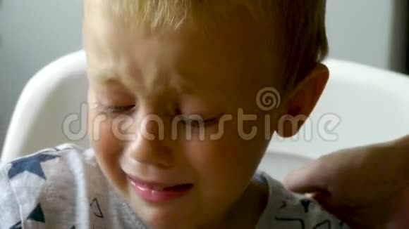 自闭症男孩的情绪视频的预览图