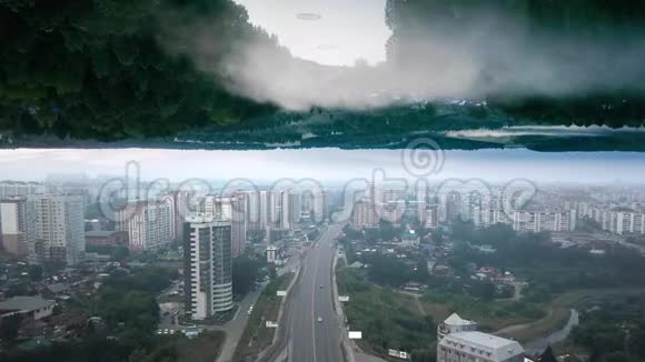 城市景色与森林的镜像抽象的画面视频的预览图