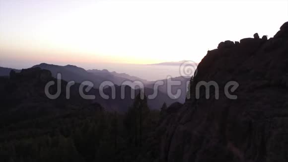 罗克努布洛上空的日落无人机镜头视频的预览图