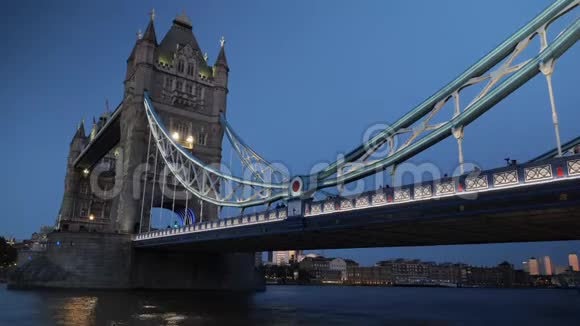 伦敦塔桥傍晚时分视频的预览图