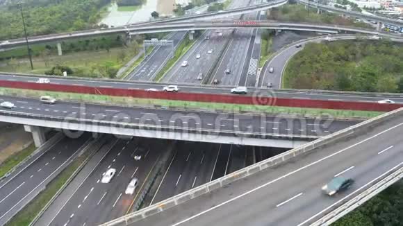 高雄公路运输系统公路立交的鸟瞰图台湾时间流逝视频的预览图