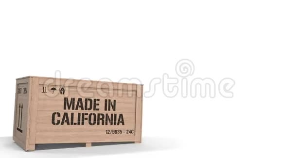 木箱白色背景上有印有卡利弗尼亚文字的模具工业生产相关三维动画视频的预览图