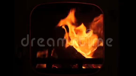 燃烧木的慢镜头视频的预览图