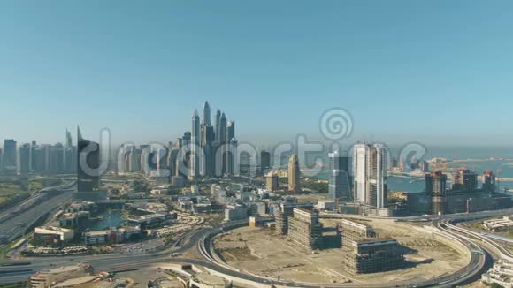 阿联酋迪拜互联网城市鸟瞰图视频的预览图
