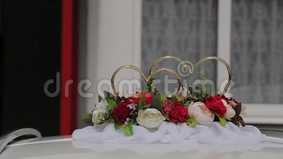 婚礼当天乘车布置精美的婚礼装饰视频的预览图