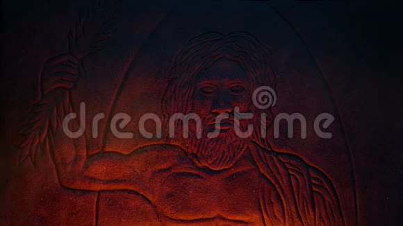 宙斯雕刻着古希腊神在火光中点亮视频的预览图