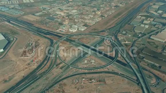 阿联酋迪拜大型公路立交桥施工鸟瞰图视频的预览图