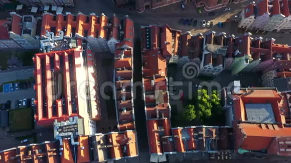 格但斯克老城斯塔雷米阿斯托斯塔拉莫特瓦拉斯特莱法史克兹纳沃恩米阿斯托的空中景观视频的预览图